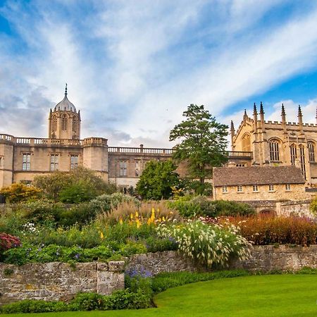 Stunning Riverside Oxford Apartment With Parking Extérieur photo