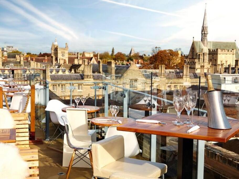 Stunning Riverside Oxford Apartment With Parking Extérieur photo